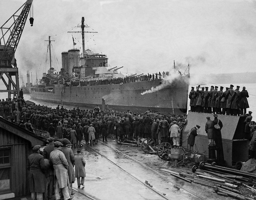 El crucero británico Exeter.