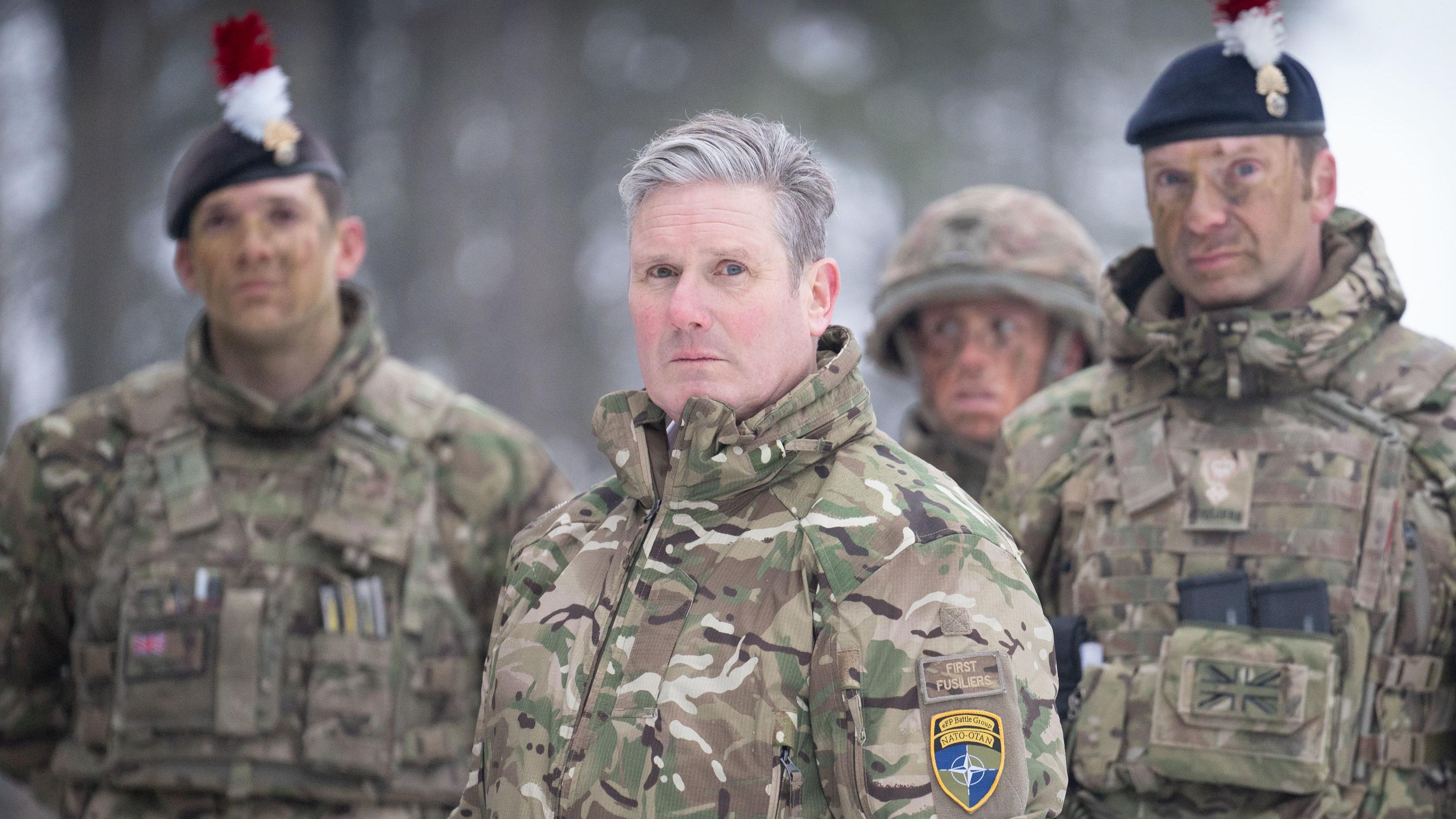 Keir Starmer with the British servicemen in Estonia