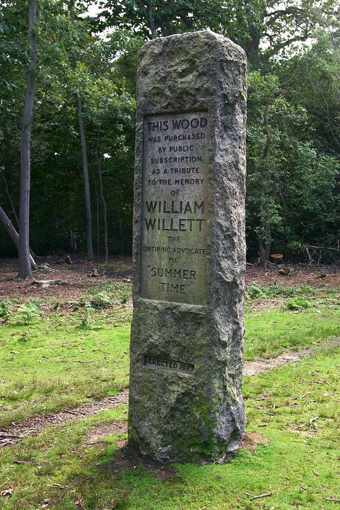 Memorial a William Willett em Petts Wood, sudeste de Londres