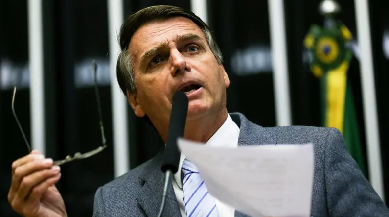 Bolsonaro discursando