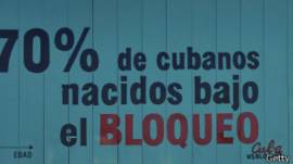 Pancarta alude al "bloqueo" económico