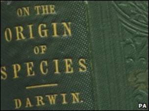 Ejemplar de "Sobre el origen de las especies a través de la selección natural"