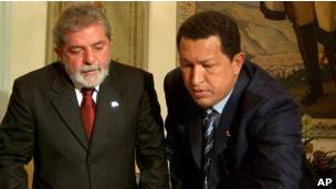 Los expresidentes de Brasil,  Luiz Inácio Lula da Silva, y Venezuela, Hugo Chávez, durante un encuentro.