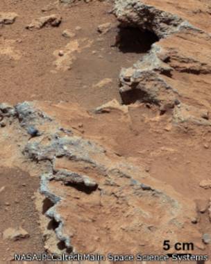 Piedras en el cauce de un antiguo río en el cráter Gale, en Marte