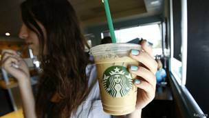 Clienta de Starbucks, en Pasadena, California