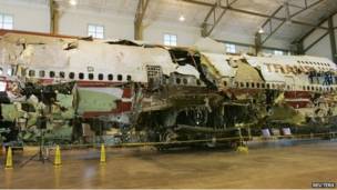 El avión de TWA reconstruido en un hangar