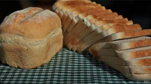 El pan industrial tiene ingredientes que no tiene el casero, como conservantes y azúcares.