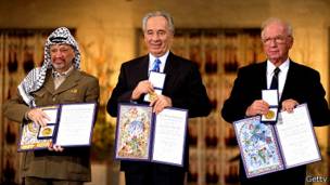 Yitzak Rabin, Shimon Peres y Yaser Arafat