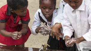 Extender la costumbre de lavarse las manos con jabón podría salvar alrededor de 230.000 vidas al año.