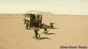 fotos, soldados, juguete, shara occidental, frente polisario, simon brann thorpe