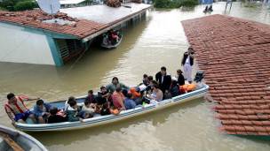Algunos advierten que los fenómenos naturales extremos pueden aumentar por el cambio climático. Inundación en México