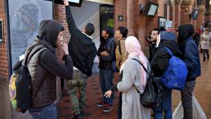 Refugiados recién llegados a Copenhague.