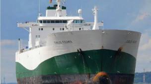 Uno de los mayores percances que se encontró en su recorrido fue un barco mercante que casi se lo embiste.