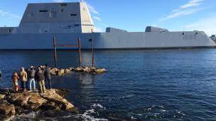 Equipado con tecnología de punta, es capaz de lanzar proyectiles a una distancia de 7.242 kilómetros por hora y contiene 600 rondas de municiones.