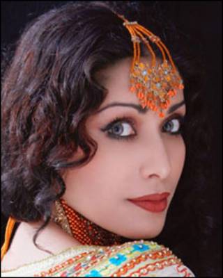 لینا علم خاطرات خود را قصه میکند