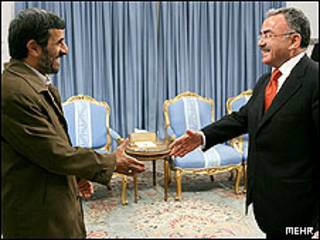 احمدی نژاد و گولر