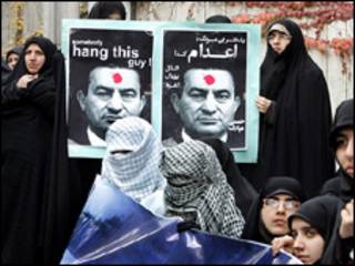 تجمع در برابر دفتر سیاسی مصر در تهران - عکس از فارس