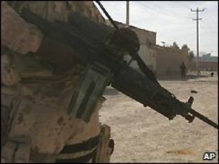 یک سرباز خارجی در افغانستان