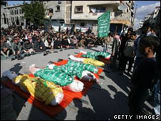 تشییع جنازه 7 عضو یک خانواده فلسطینی در غزه، 9 ژانویه