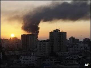 دود بر فراز غزه - عکس آرشیوی