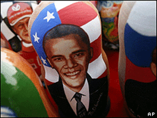Bonecas russas de Barack Obama à venda em Sofia