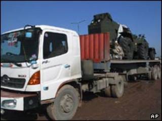 کامیون تدارکات ناتو در پاکستانی