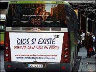 Ônibus de Madri com campanha religiosa (Foto: Anelise Infante)