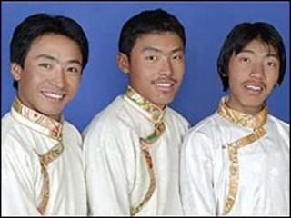 Os irmãos Pemba Dorje Sherpa (esq.), Nima Gyalzen e Phurba Tenzing