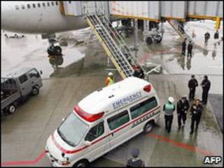 Ambulância no aeroporto de Narita