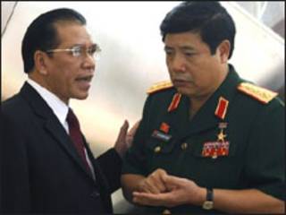 Bộ trưởng Quốc phòng Phùng Quang Thanh và ông Nông Đức Mạnh ở Hà Nội hồi tháng 10/2008