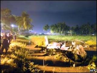 Destroços de avião dos Tigres Tâmeis abatido no Sri Lanka (AFP)