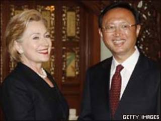 A secretária de Estado americana, Hillary Clinton, durante encontro com chanceler chinês, Yang Jiechi (Getty Images)