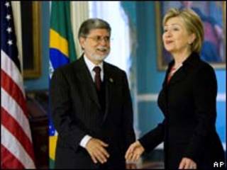 O ministro das Relações Exteriores do Brasil, Celso Amorim, durante encontra com a secretária de Estado americana, Hillary Clinton (AP)
