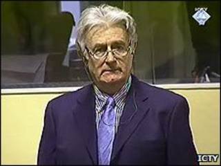 O ex-líder sérvio da Bósnia Radovan Karadzic no tribunal em Haia