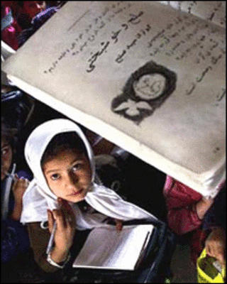 یک دانش آموز افغان