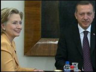 Hillary Clinton e Recep Tayyip Erdogan. Foto: AFP