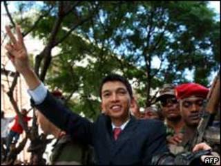 Andry Rajoelina alitwaa madaraka kupitia mapinduzi
