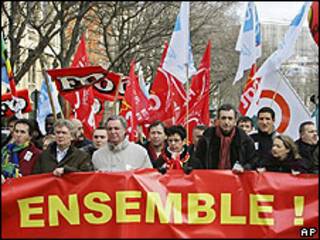 Funcionáros públicos em protesto em Paris