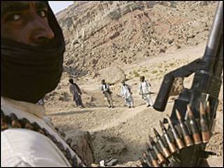 بگٹی قبیلے کے جنگجو: فائل فوٹو