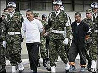 "Cçésar " custodiado por militares