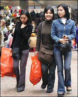 Cảnh mua sắm tại Hà Nội