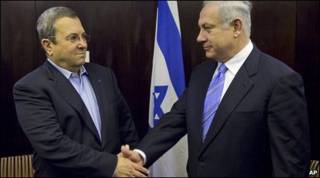 Ehud Barak (esq.) e Benjamin Netanyahu