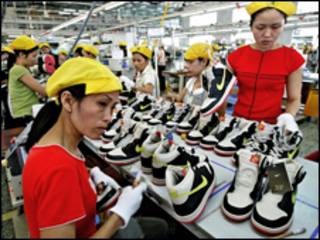 Một xưởng gia công giày cho Nike ở Việt Nam
