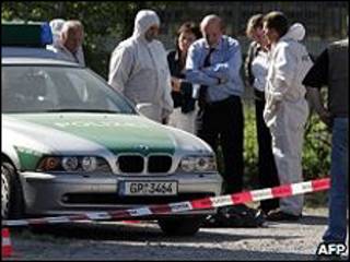Policiais investigam assassinato na cidade de Heilbronn, na Alemanha, em 2007 (AFP)