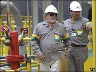 O presidente Lula durante visita a refinaria da Petrobras, no Rio de Janeiro