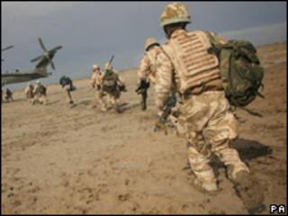Soldados britânicos em operação no sul do Iraque (AP)