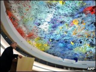 منوچهر متکی درحال سخنرانی در شورای حقوق بشر در ژنو در روز دوم مارس 2009