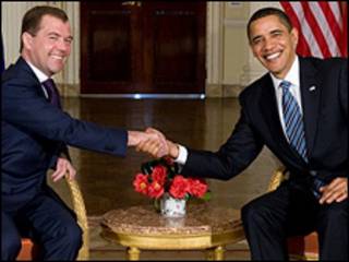 Dmitry Medvedev (esquerda) e barack Obama/Getty Images