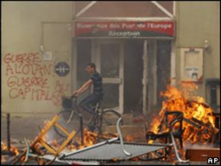Hotel incendiado