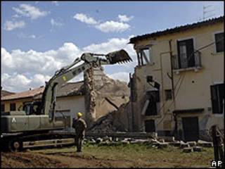 Labores de rescate en L'Aquila